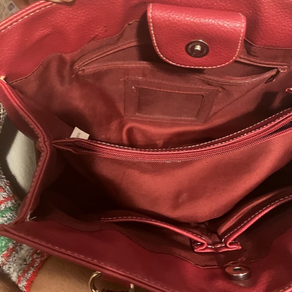 Sag Harbor Red Shoulder Bag - Picture 7 of 8
